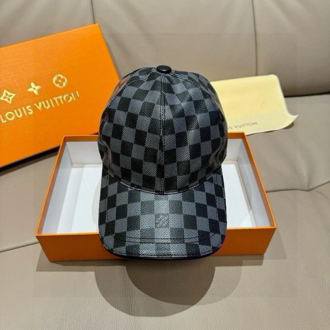 Hats LOUIS VUITTON 18105225