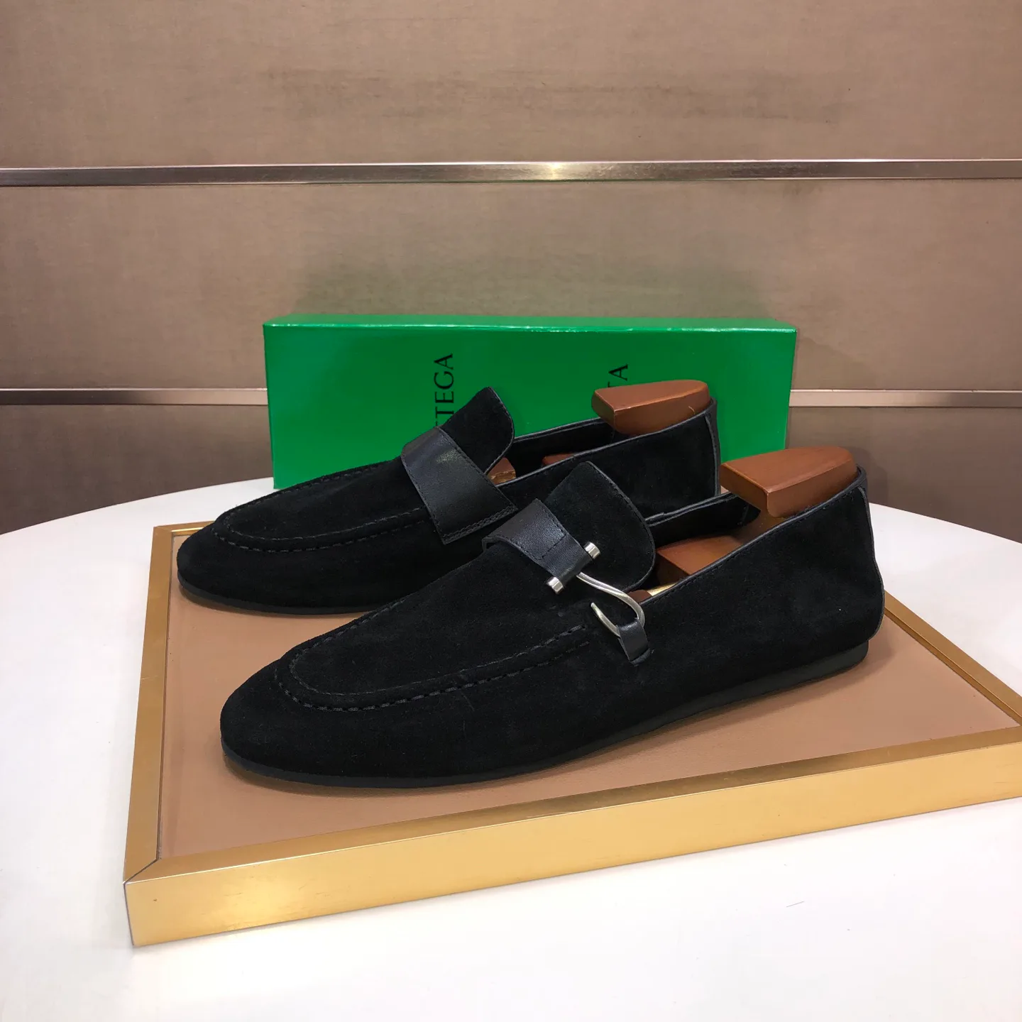 Men's Loafers And Dress Shoes BOTTEGA VENETA 18262220