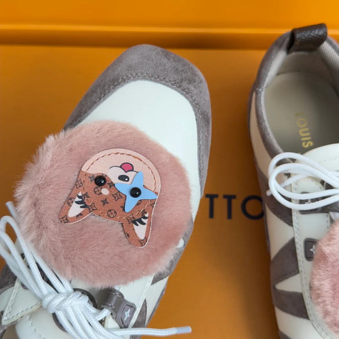 Women's Sneakers LOUIS VUITTON 18083489
