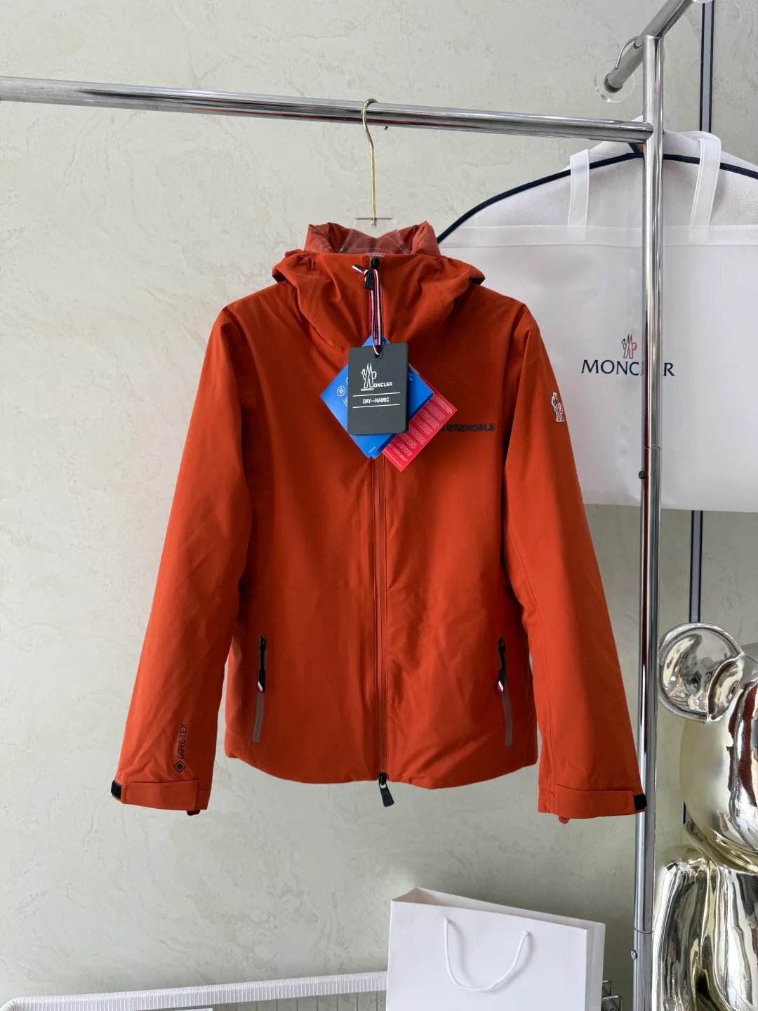 Women's Jackets And Down Jackets MONCLER 18043545