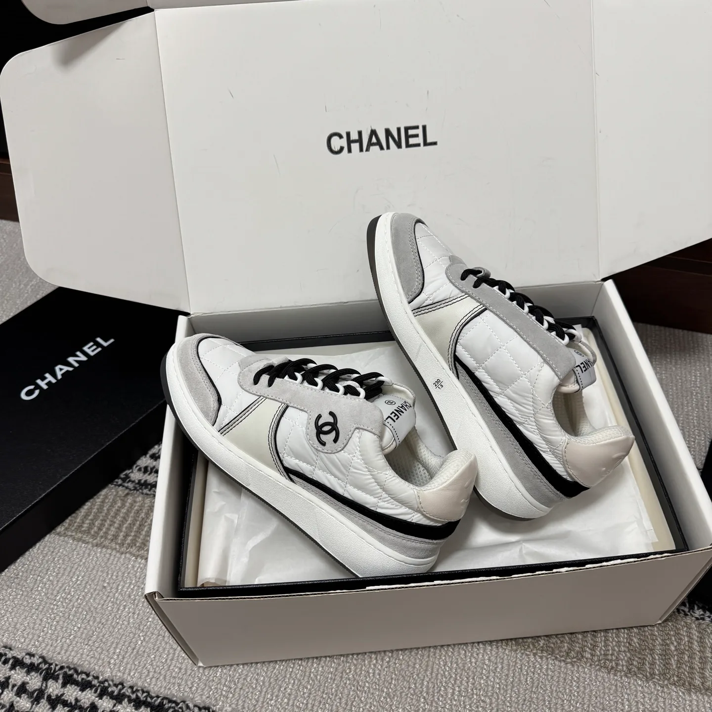 Women's Sneakers CHANEL 18195100