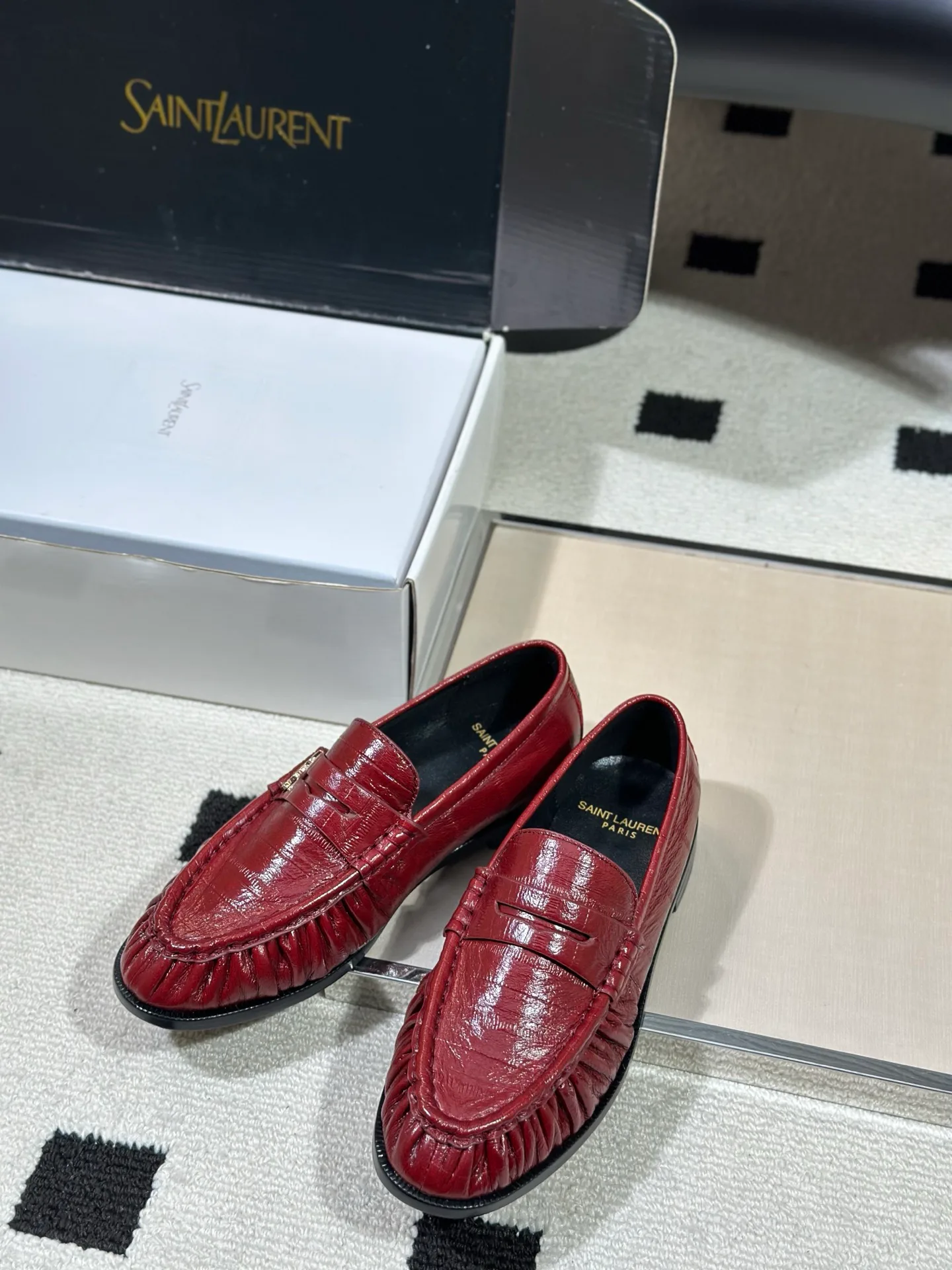 Women's Loafers And Moccasins SAINT LAURENT 18041771