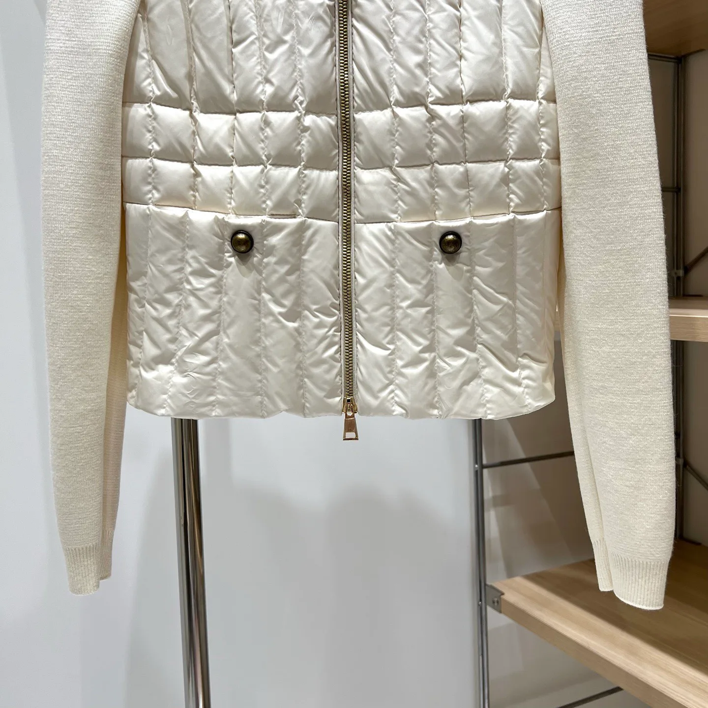 Women's Jackets And Down Jackets MONCLER 18106076