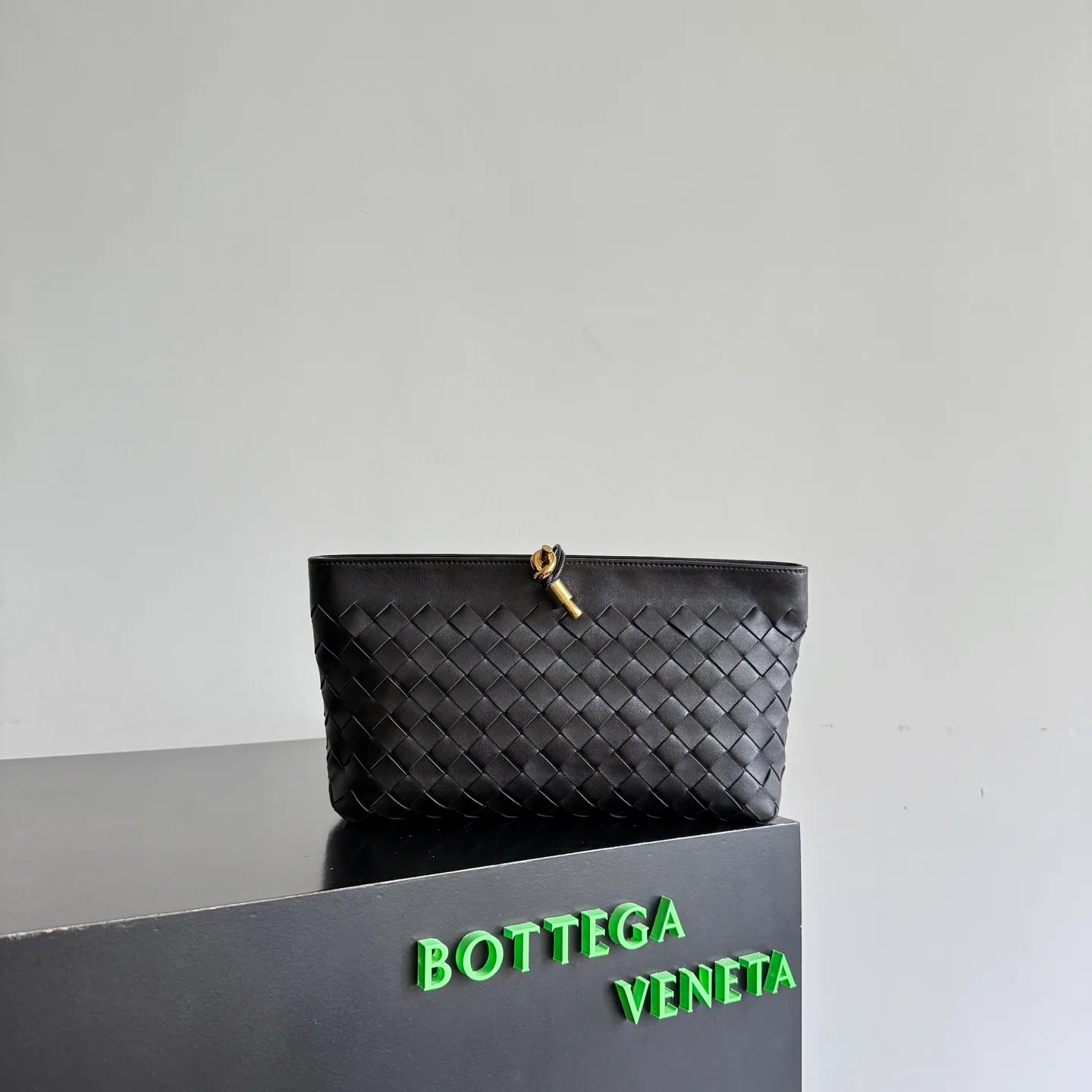 Women's Classic Handbags BOTTEGA VENETA 18321523