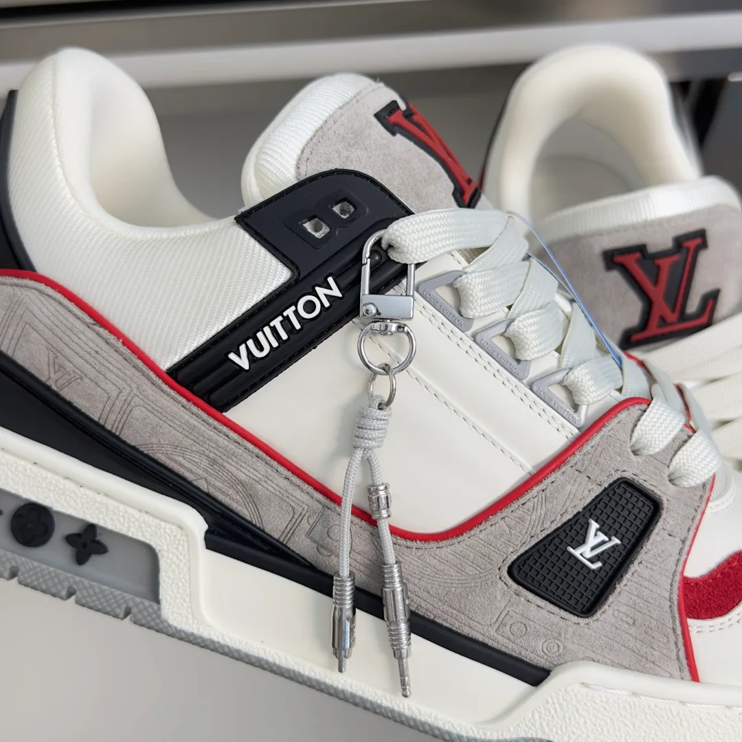 Men's Sneakers LOUIS VUITTON 17950311