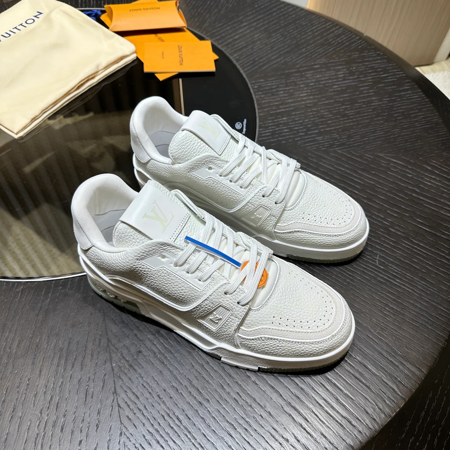 Men's Sneakers LOUIS VUITTON 18192412