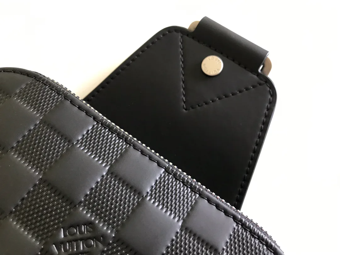 Men's Crossbody Bags LOUIS VUITTON 18558446