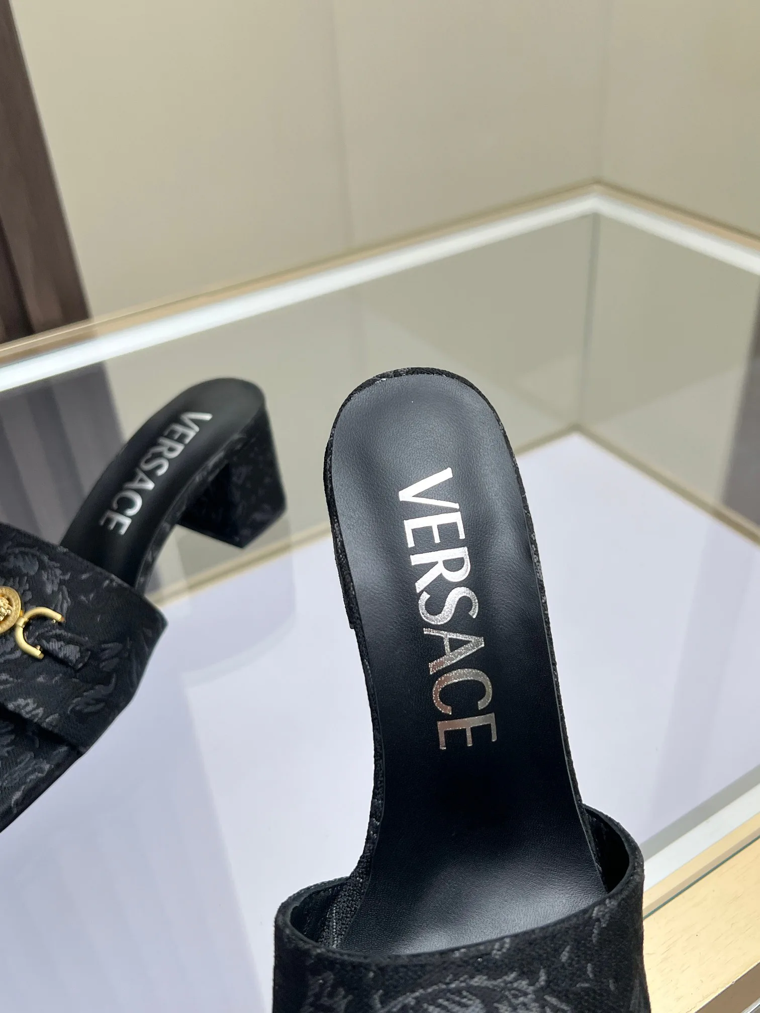 Women's Open-Toe Sandals VERSACE 18198224
