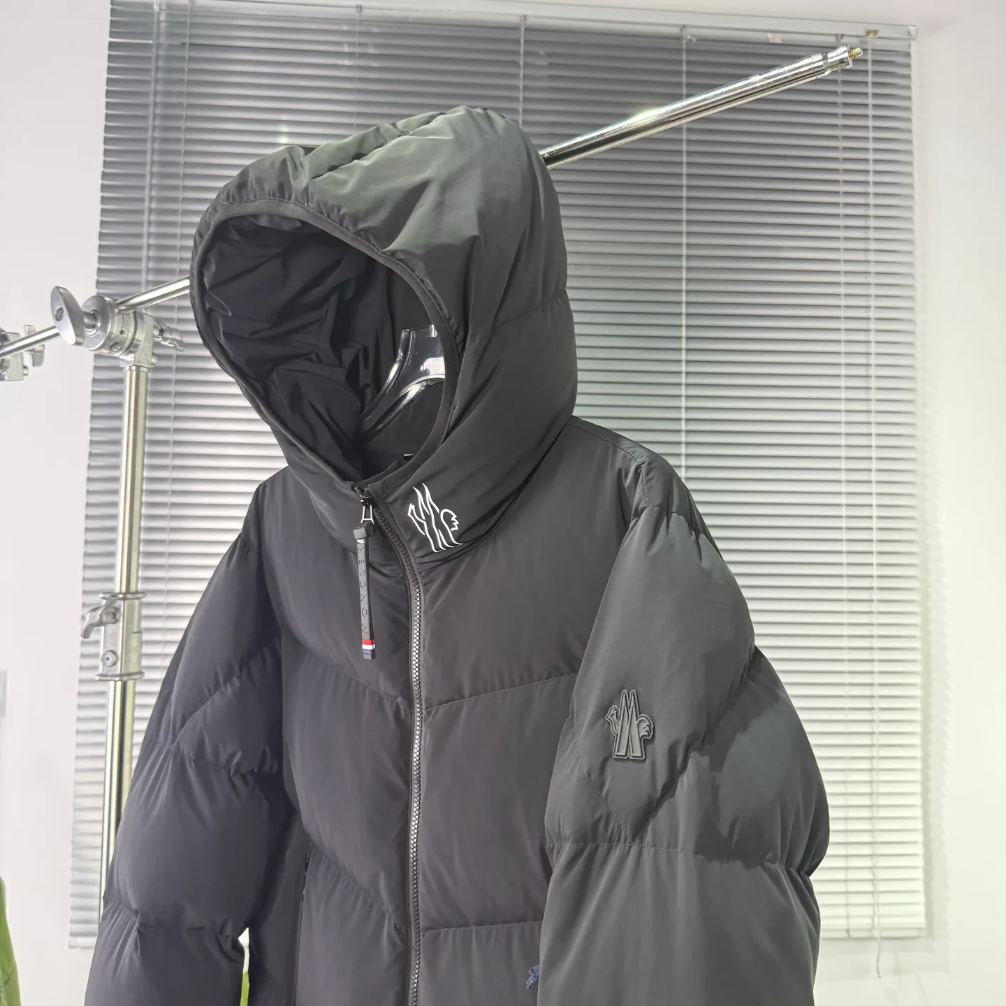 Women's Jackets And Down Jackets MONCLER 18415689