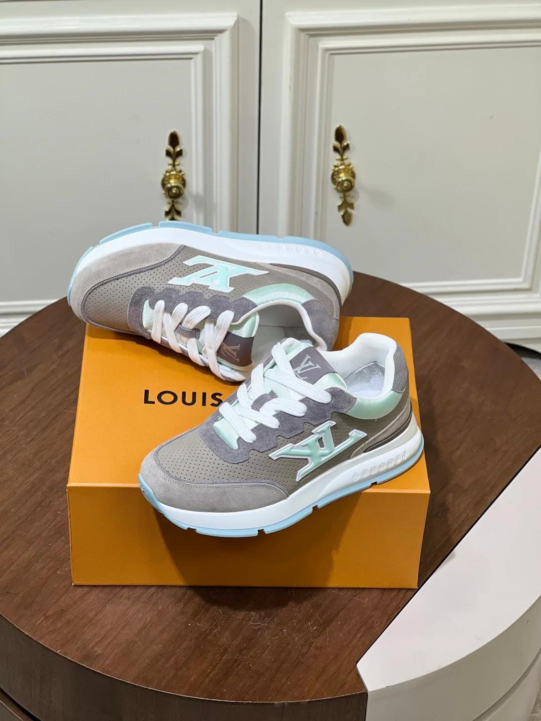 Men's Sneakers LOUIS VUITTON 17460372