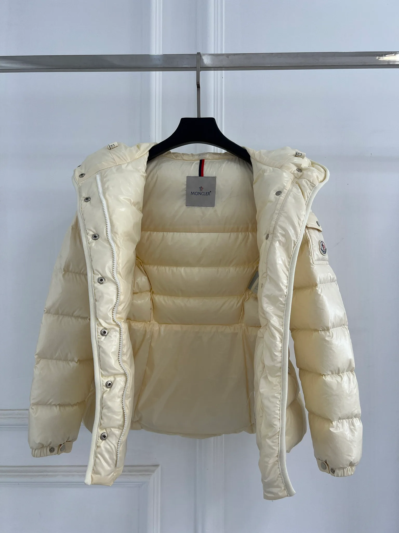 Women's Jackets And Down Jackets MONCLER 18416193