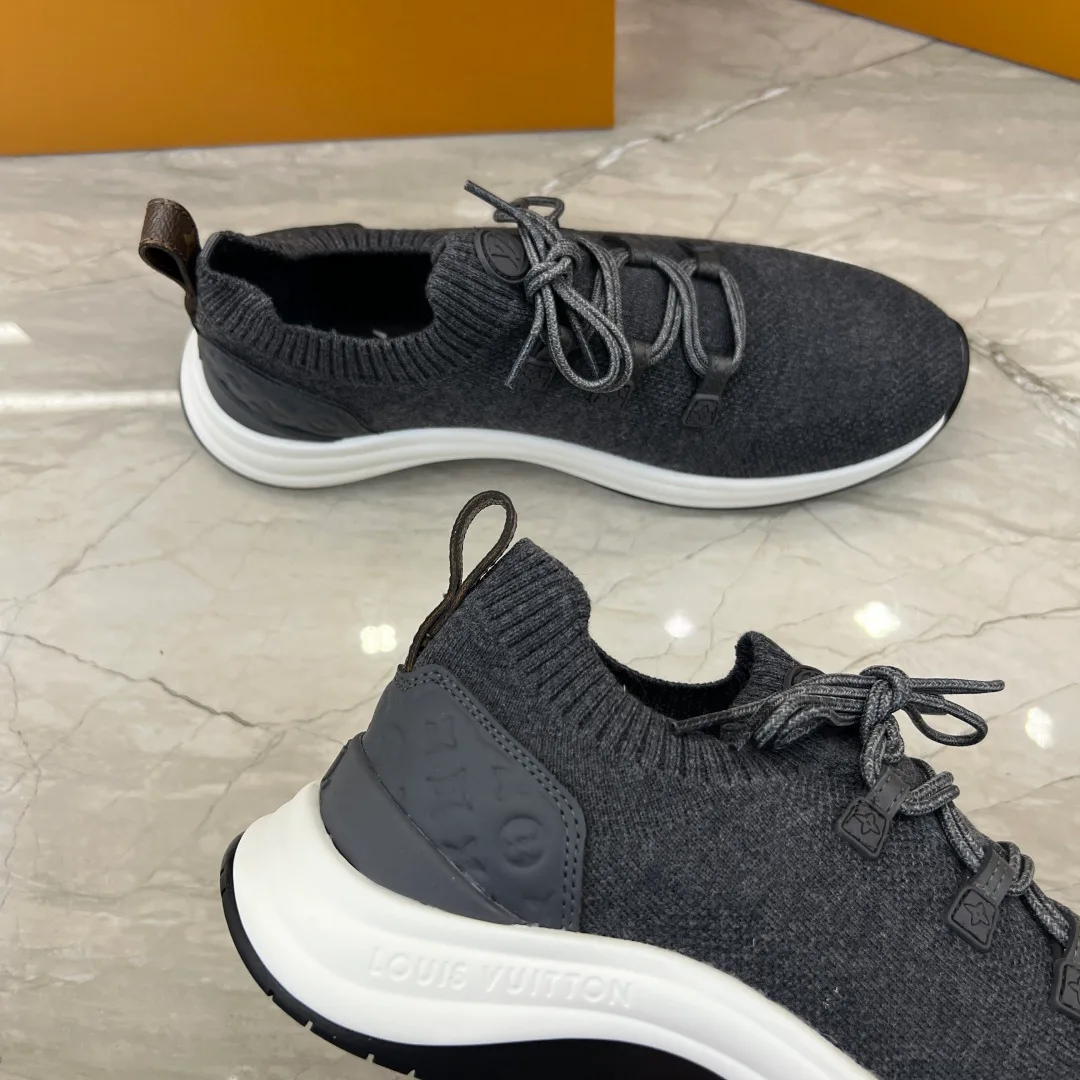 Men's Sneakers LOUIS VUITTON 18227066
