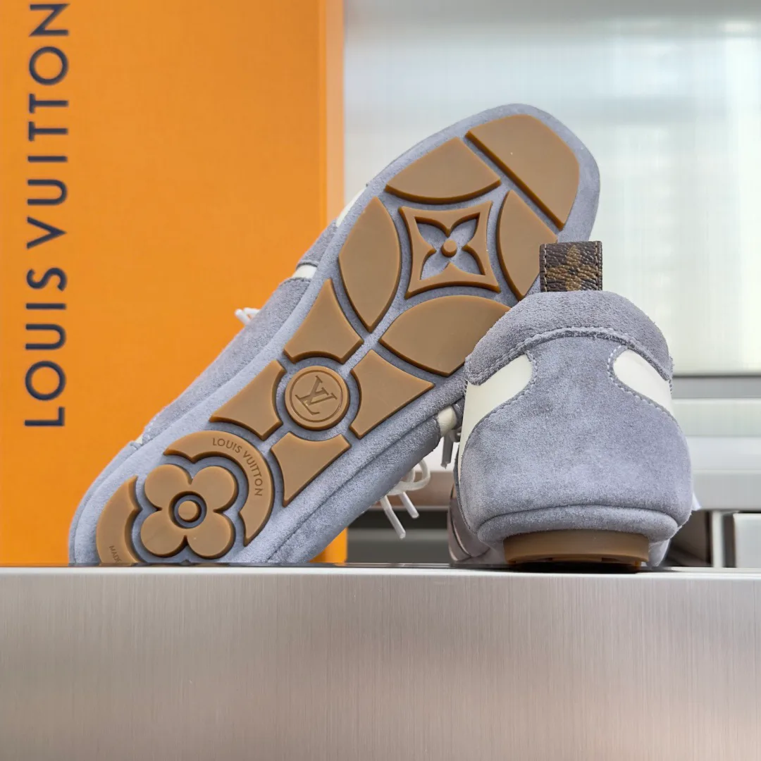 Women's Sneakers LOUIS VUITTON 17415513