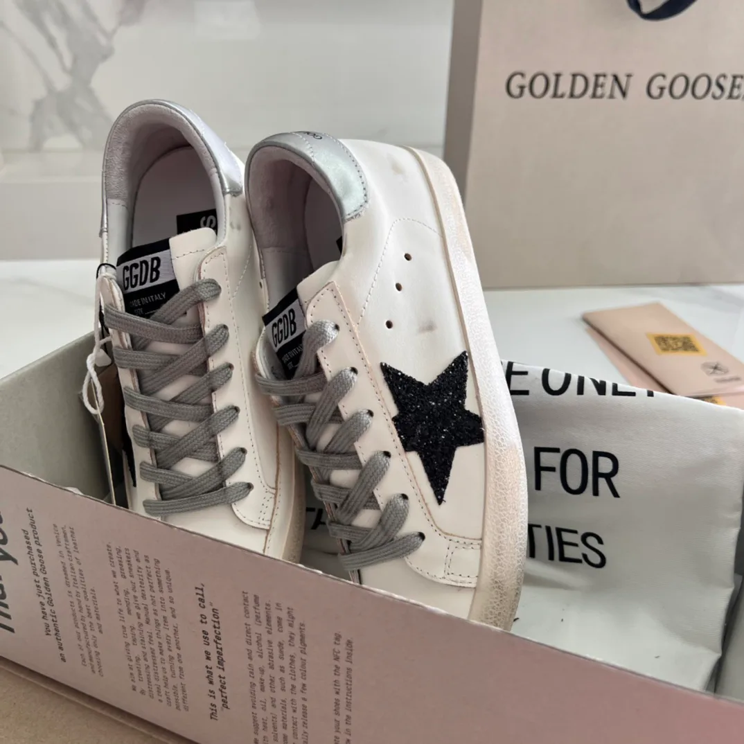Women's Sneakers GOLDEN GOOSE 16995645