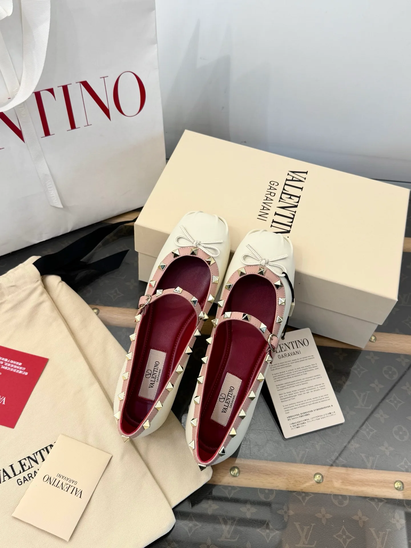 Women's Ballet Flats VALENTINO 18133435