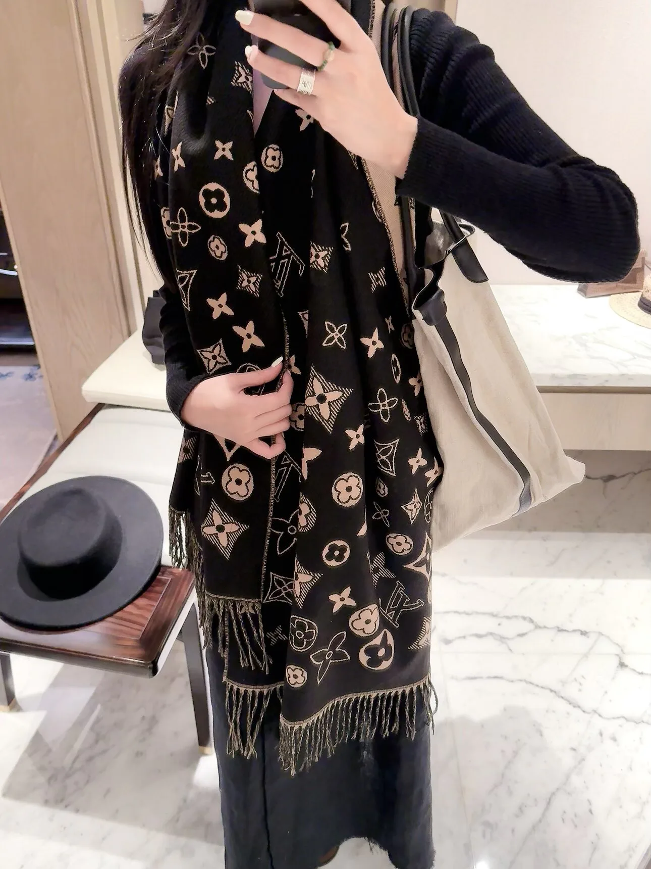 Scarves LOUIS VUITTON 18377550