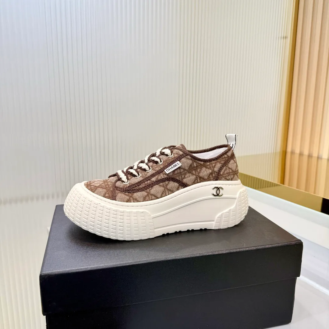 Women's Sneakers CHANEL 18366992