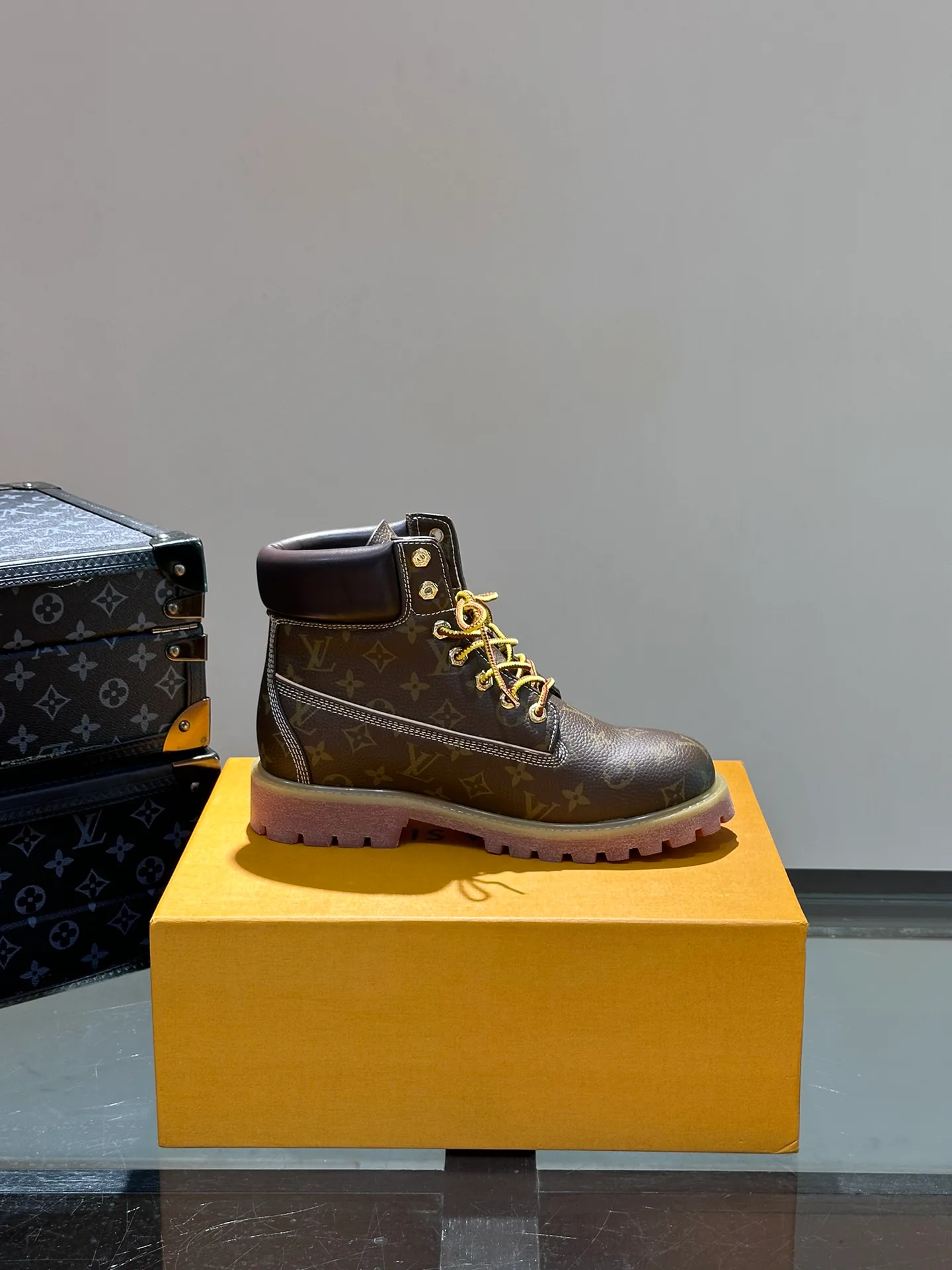 Men's Ankle Boots LOUIS VUITTON 17955336