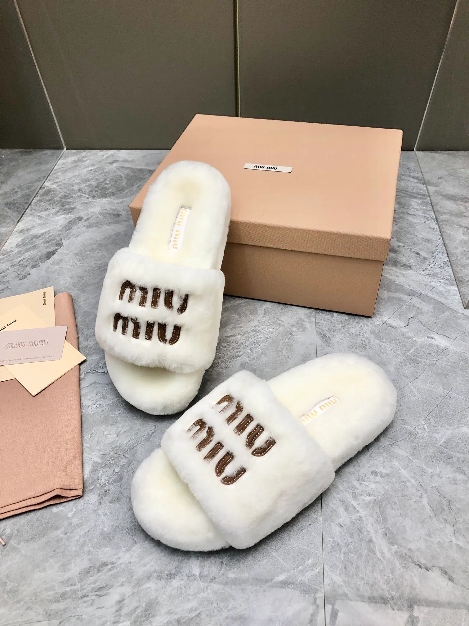 Women's Slippers MIU MIU 18005820