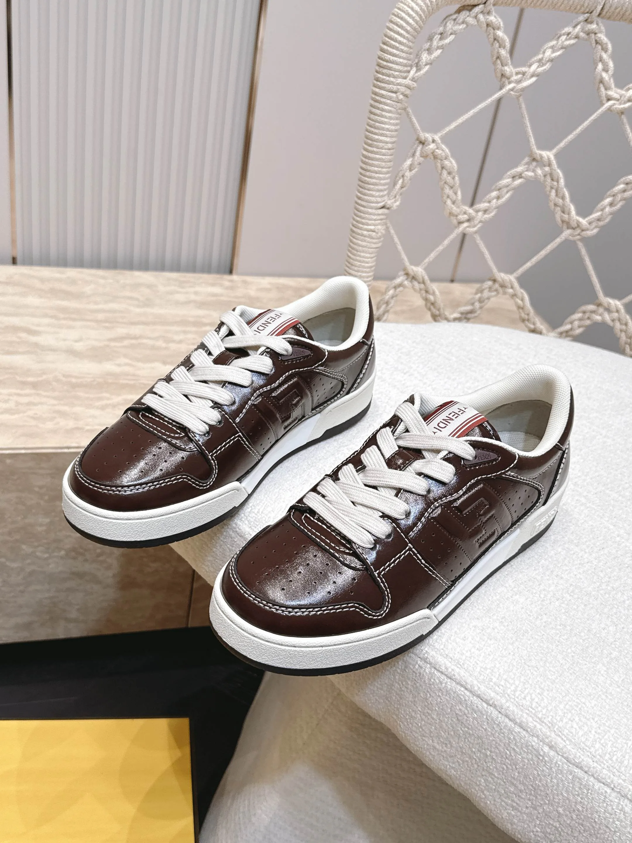 Women's Sneakers FENDI 17682043
