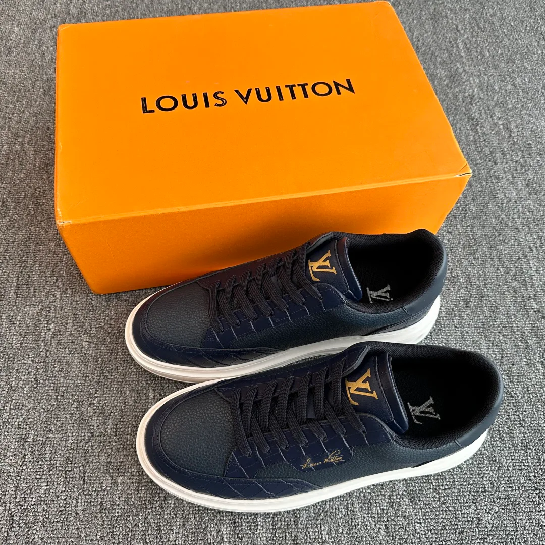 Men's Sneakers LOUIS VUITTON 18394328