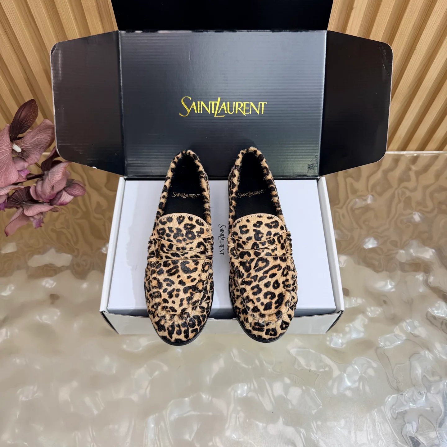 Women's Loafers And Moccasins SAINT LAURENT 17981711