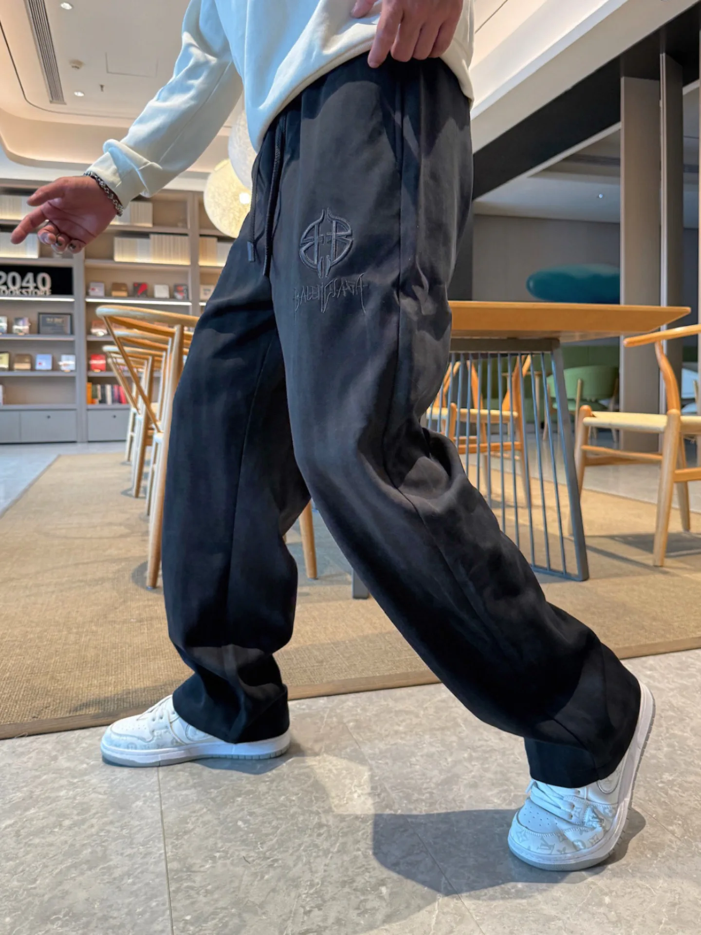 Men's Trousers BALENCIAGA 18345806