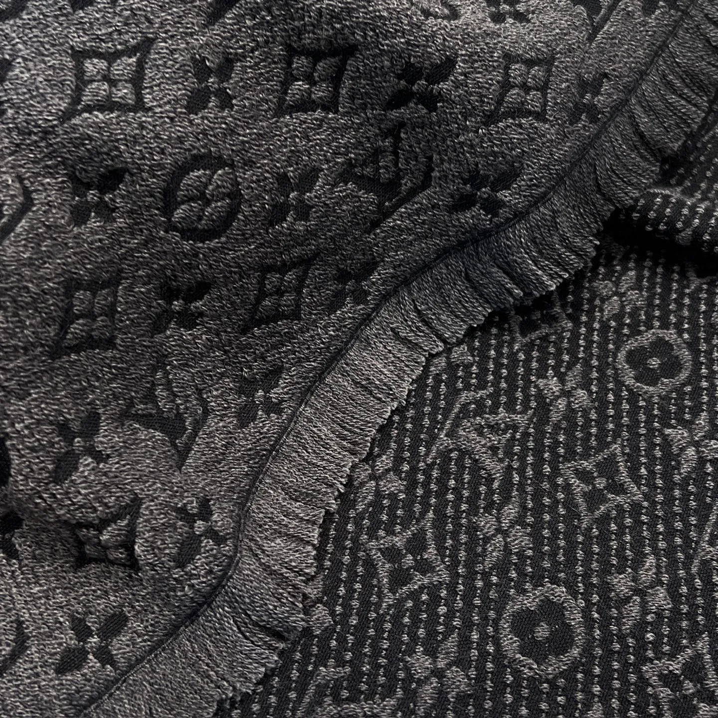 Scarves LOUIS VUITTON 18210463