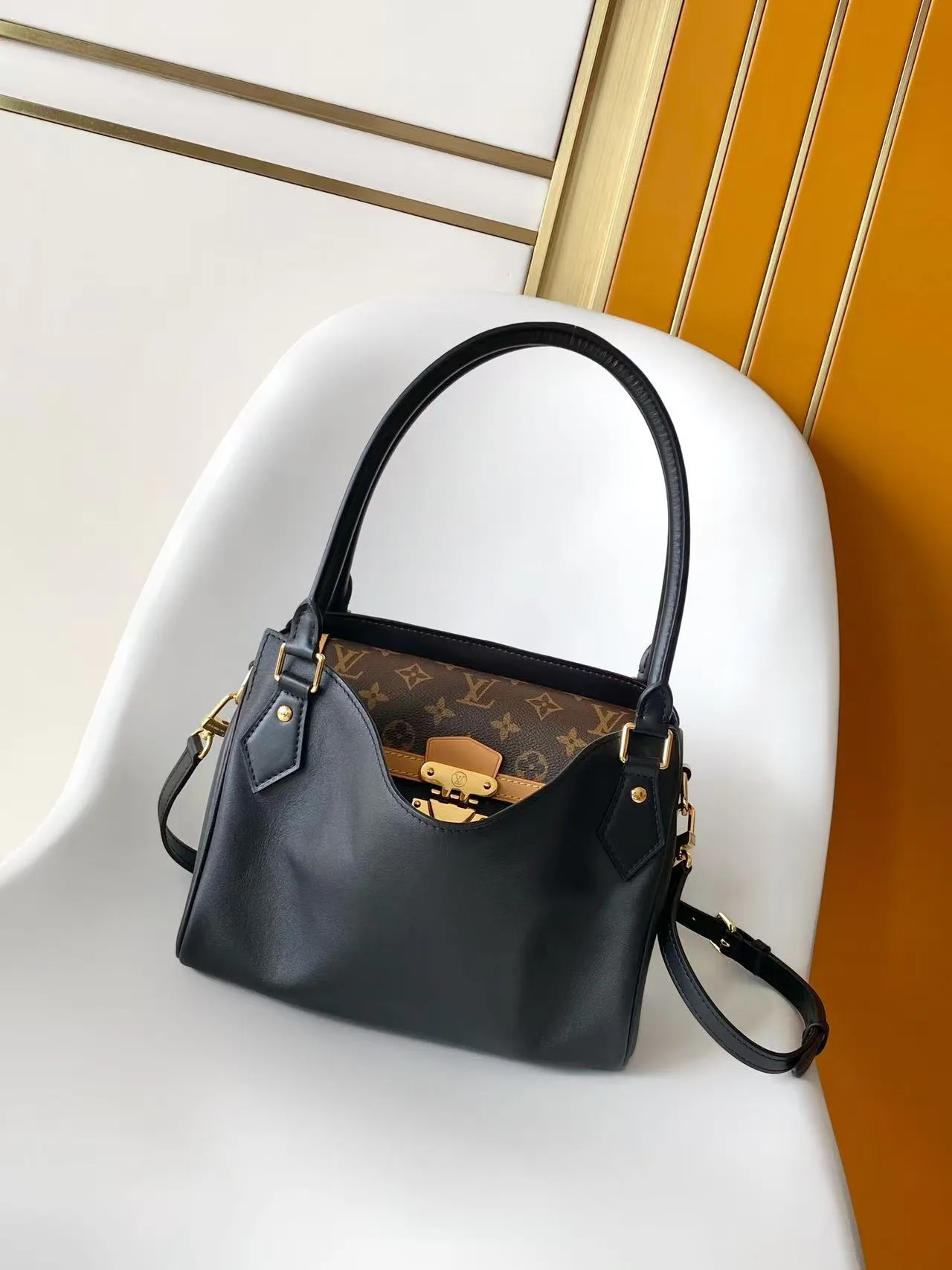 Women's Classic Handbags LOUIS VUITTON 18342253