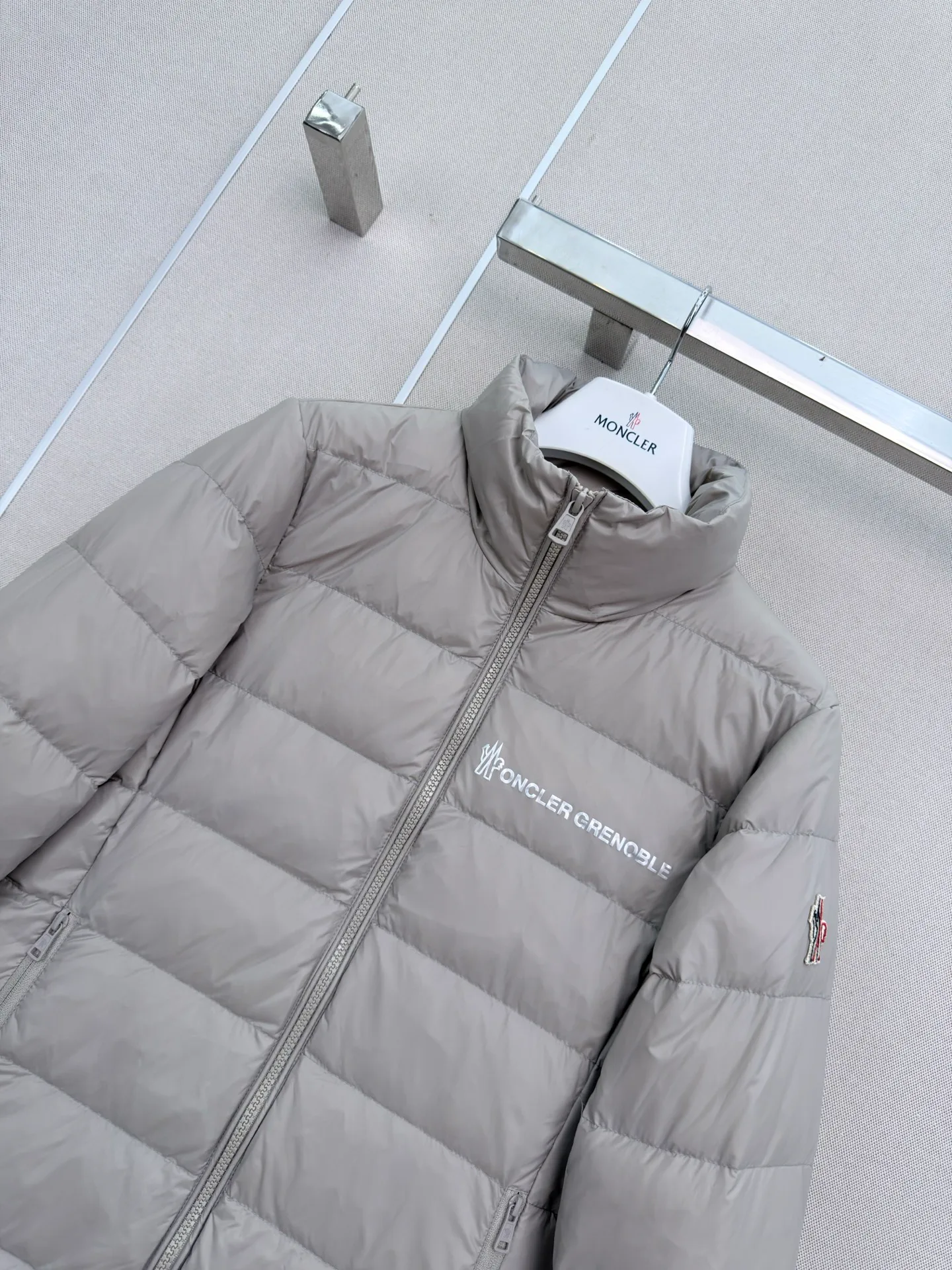Women's Jackets And Down Jackets MONCLER 18501654