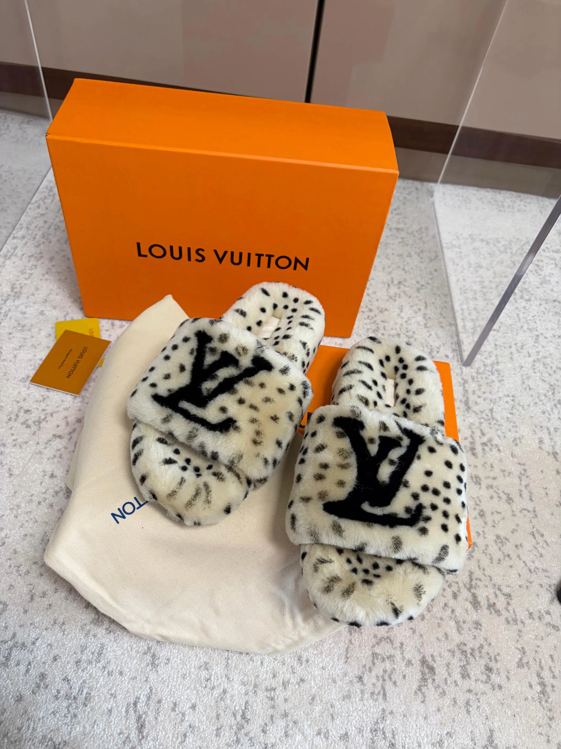 Women's Slippers LOUIS VUITTON 18436103