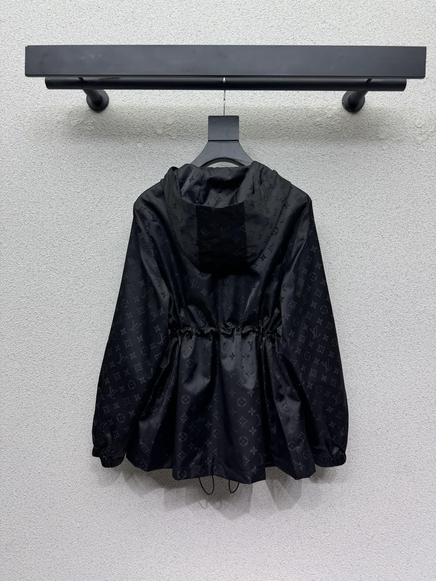 Куртки И Пуховики Женские Louis Vuitton 18640076