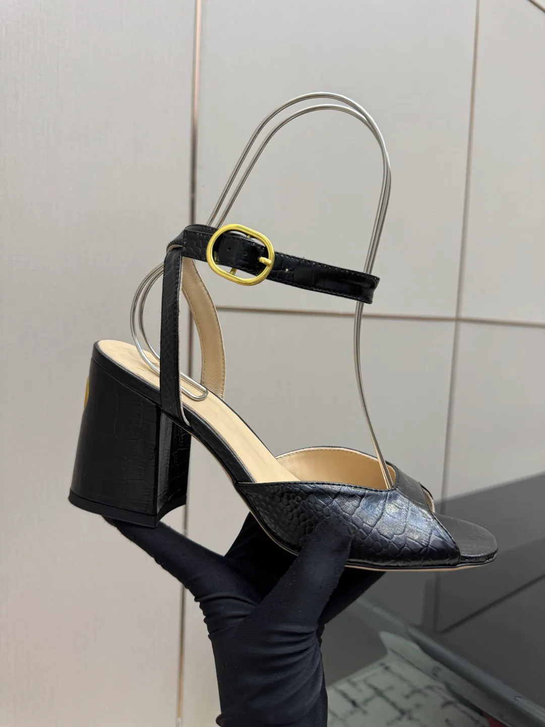 Women's Open-Toe Sandals VALENTINO 18048997