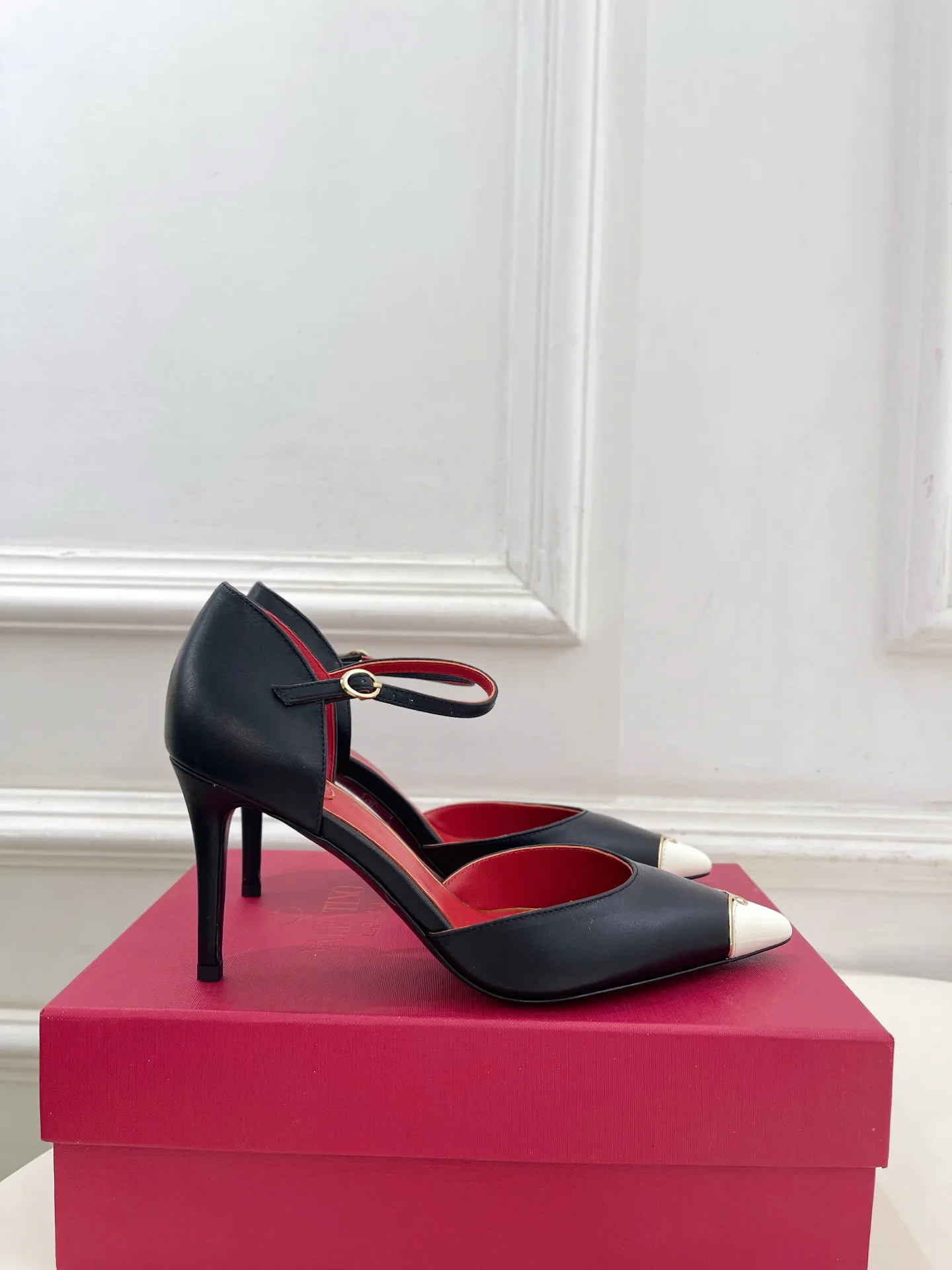Women's Open-Toe Sandals VALENTINO 17829322