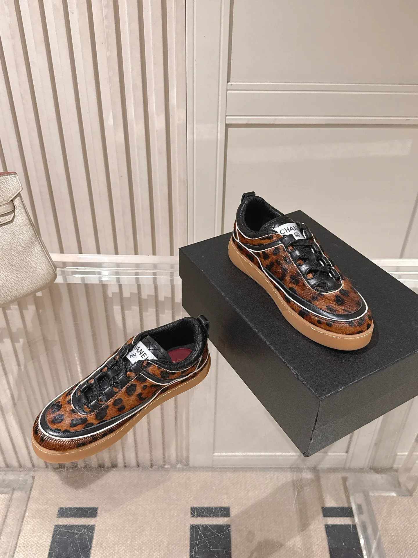 Women's Sneakers CHANEL 18146885
