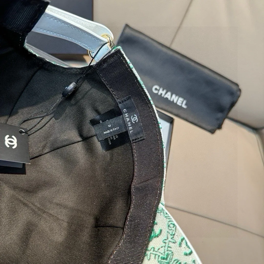 Hats CHANEL 18105234