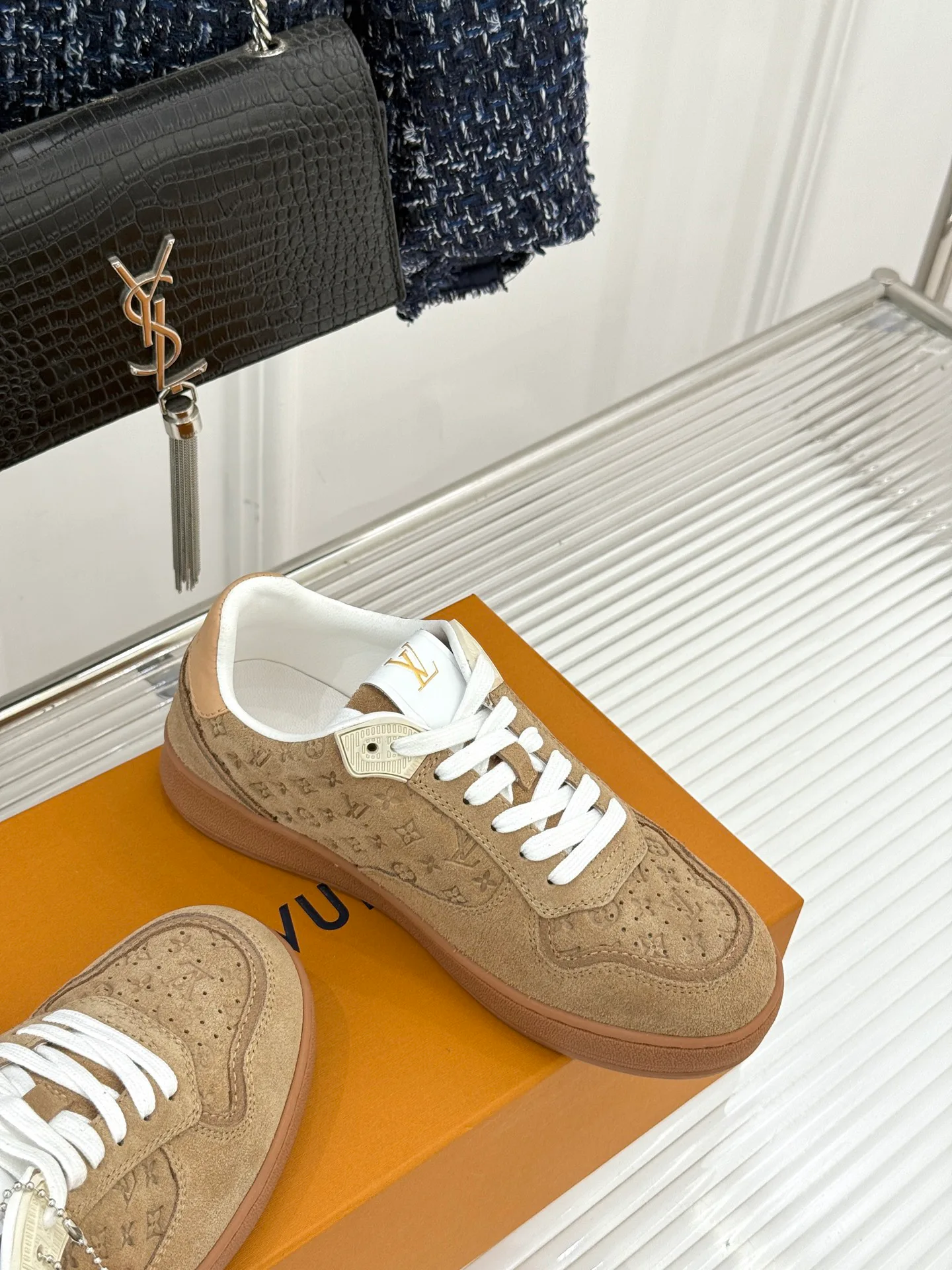 Women's Sneakers LOUIS VUITTON 18036323