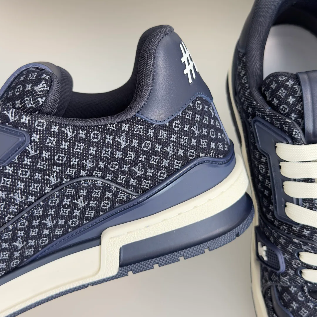 Men's Sneakers LOUIS VUITTON 18092947