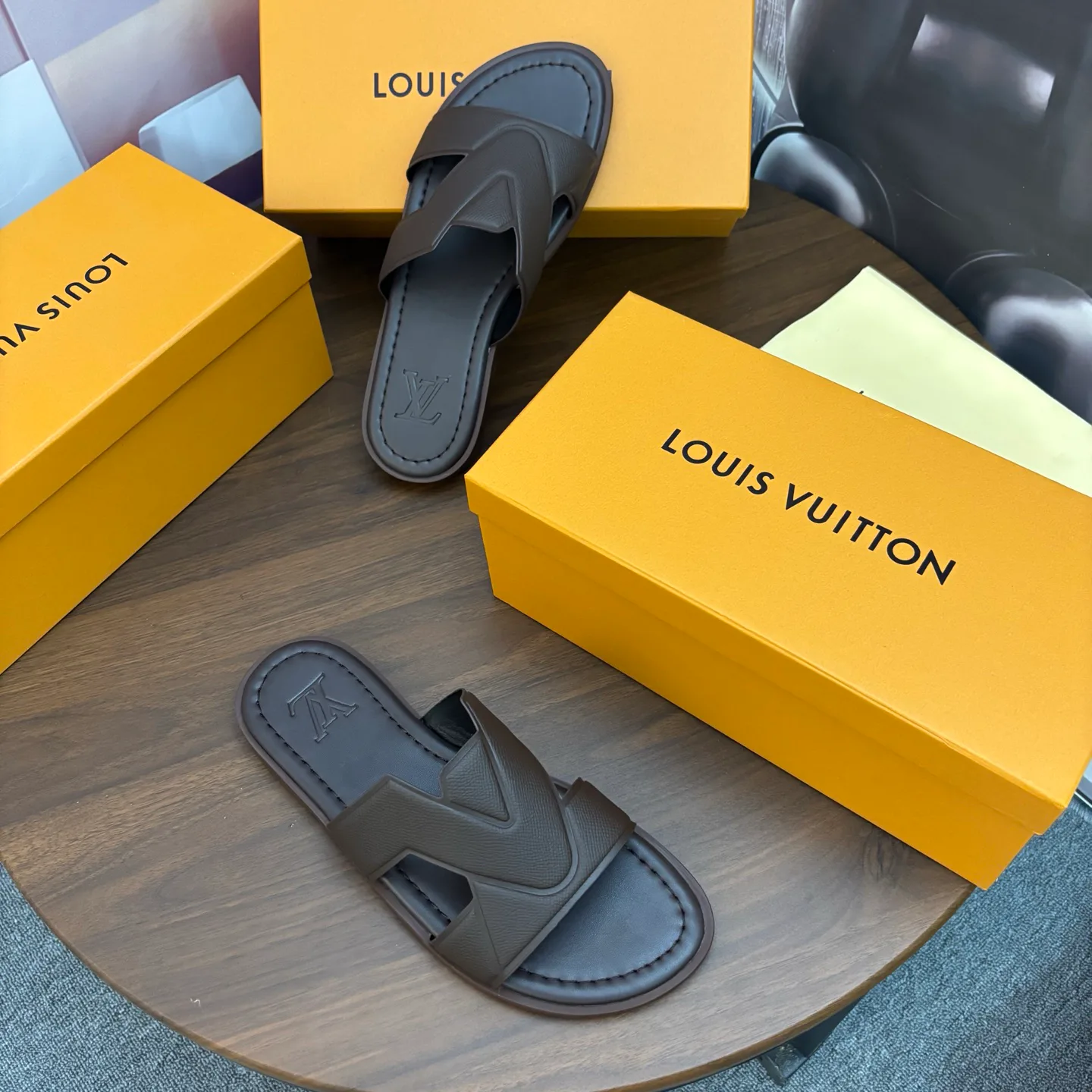 Men's Flip-Flops LOUIS VUITTON 18103223