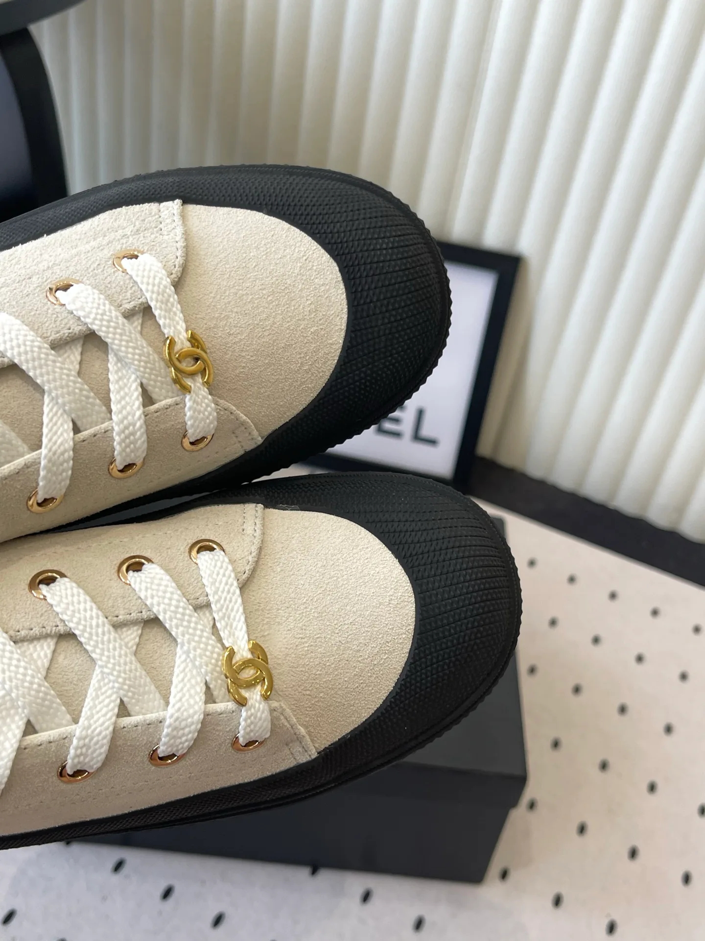 Women's Sneakers CHANEL 18069859