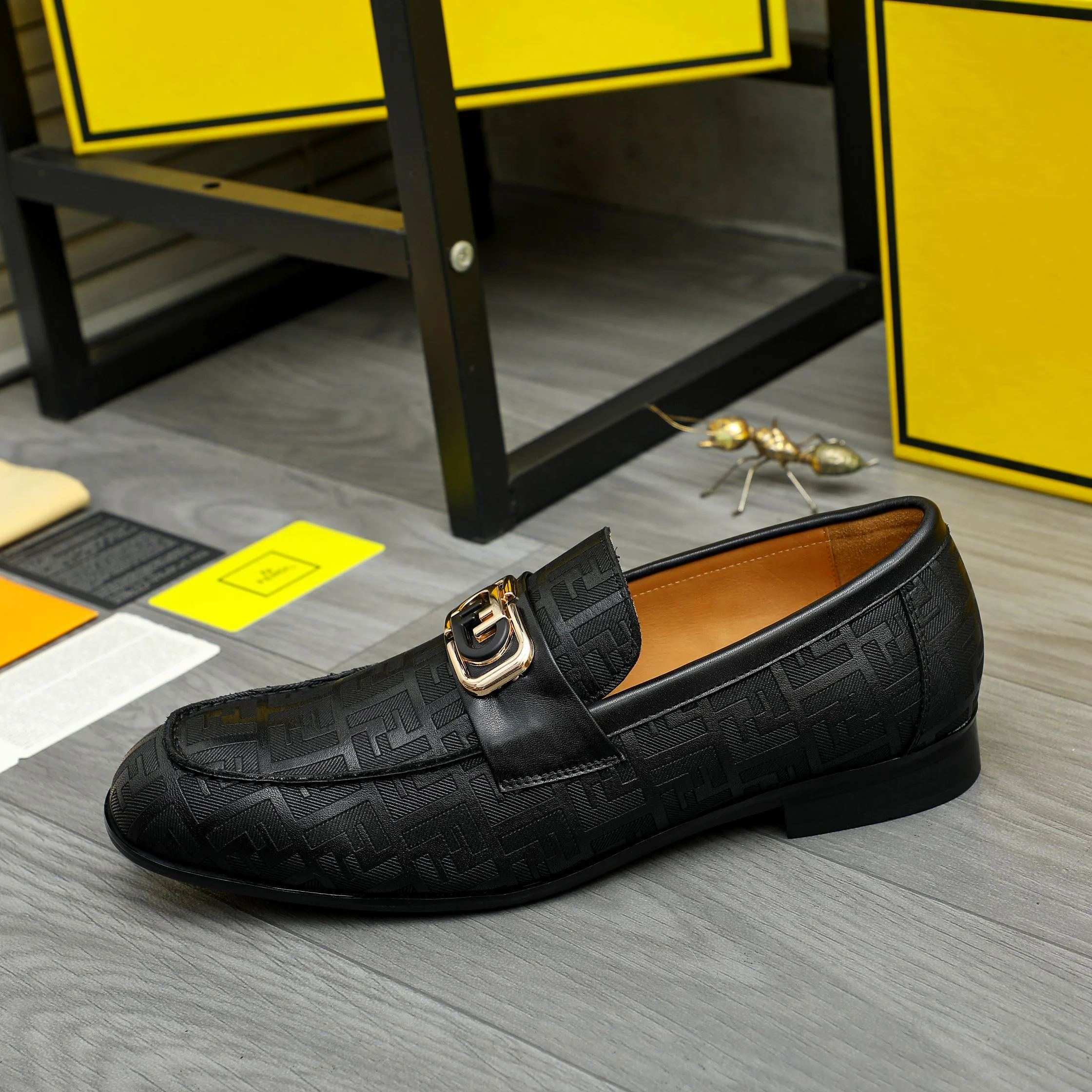Men's Loafers And Dress Shoes FENDI 18311603