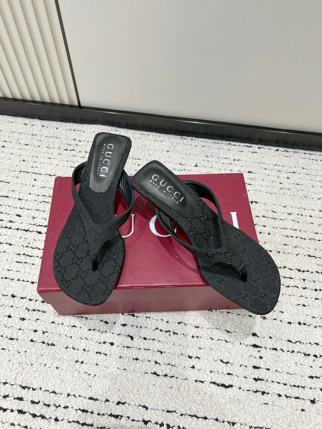 Women's Flip-Flops GUCCI 17637839