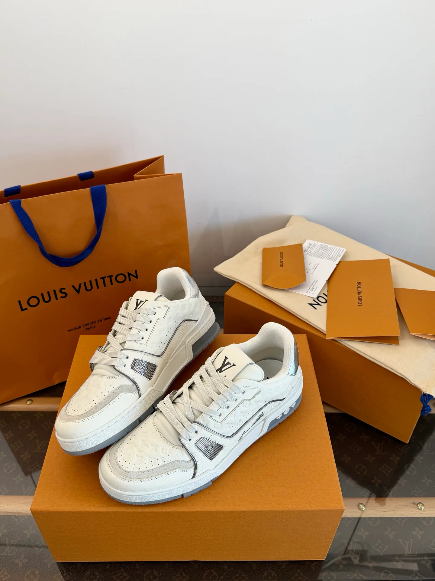 Women's Sneakers LOUIS VUITTON 18354046
