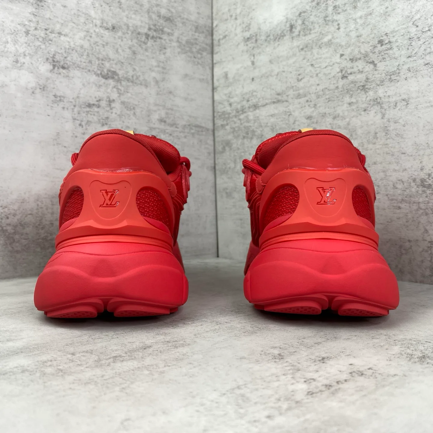 Women's Sneakers LOUIS VUITTON 18039586
