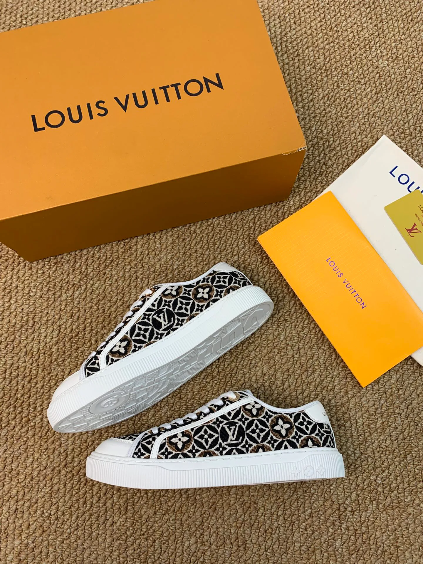 Women's Sneakers LOUIS VUITTON 17545201