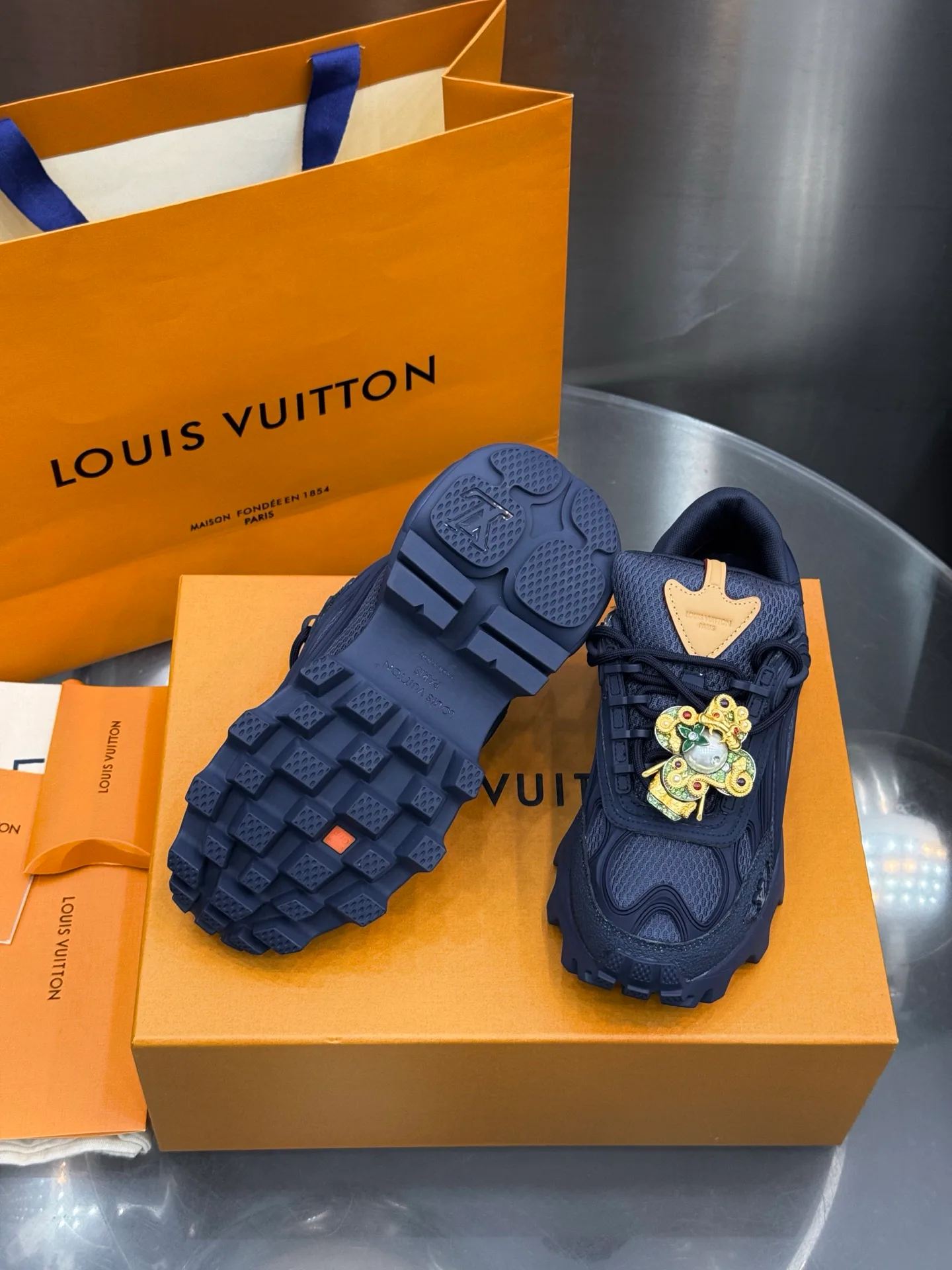 Women's Sneakers LOUIS VUITTON 18202600
