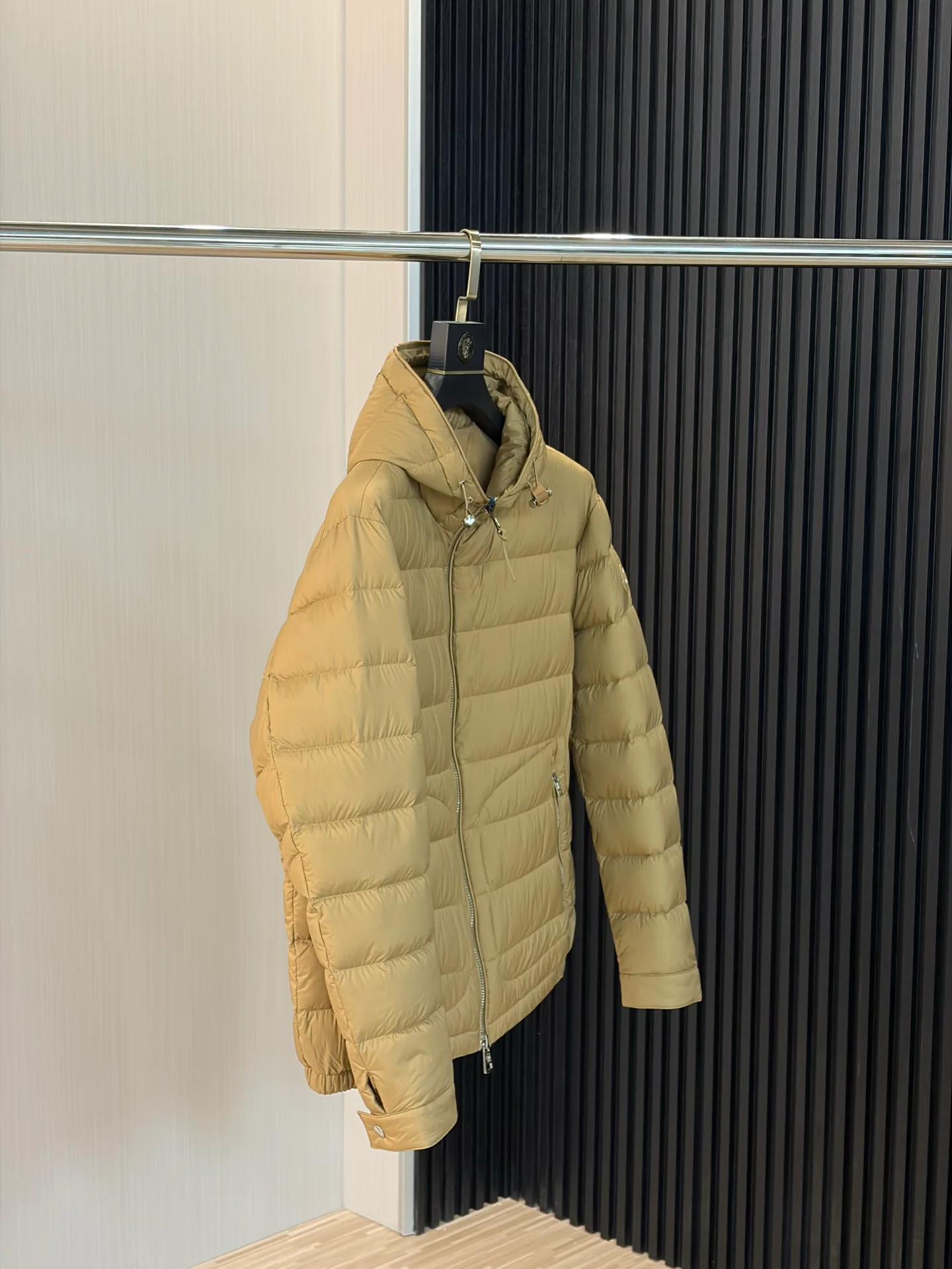 Women's Jackets And Down Jackets MONCLER 18188489