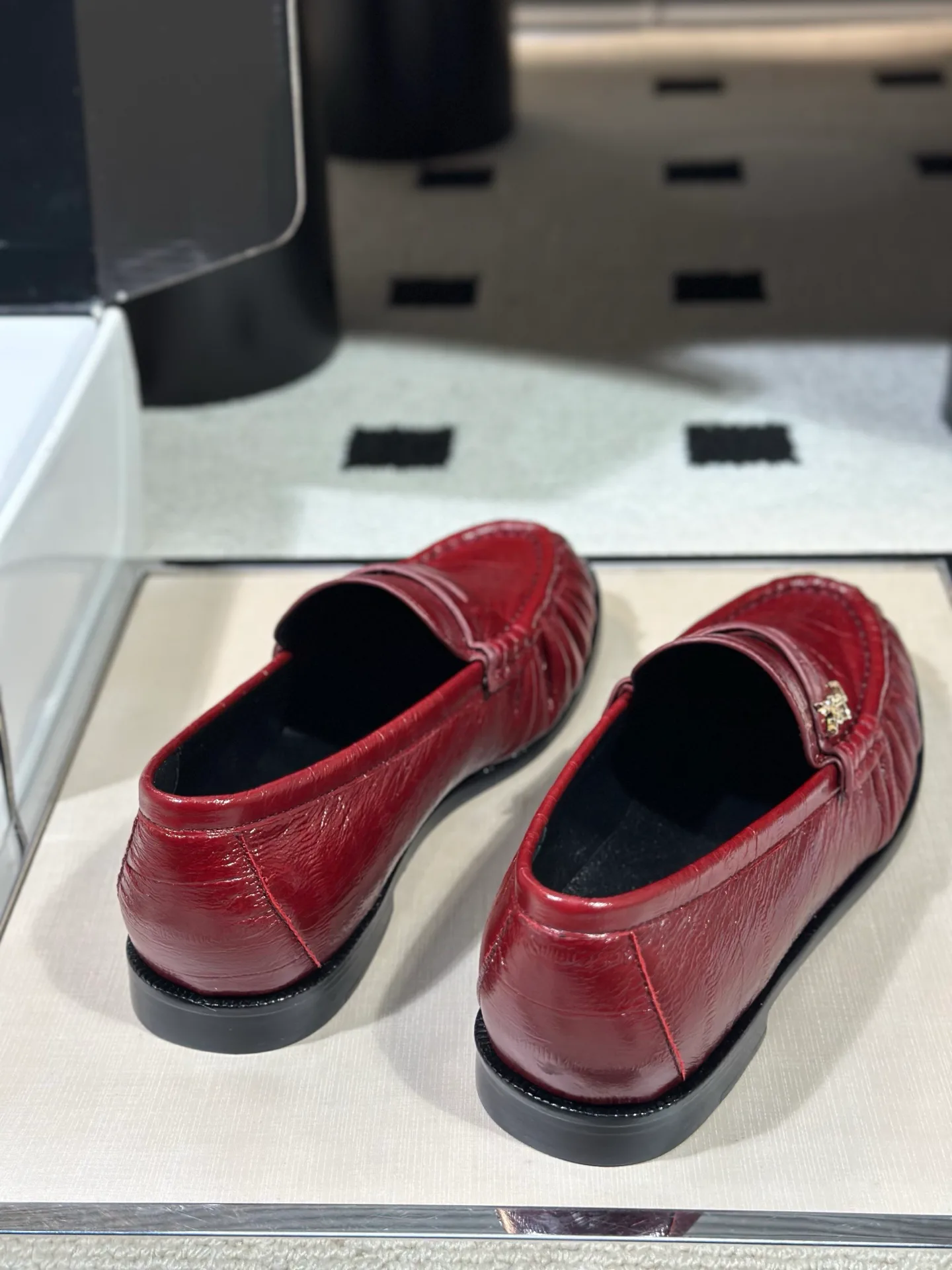 Women's Loafers And Moccasins SAINT LAURENT 18041771