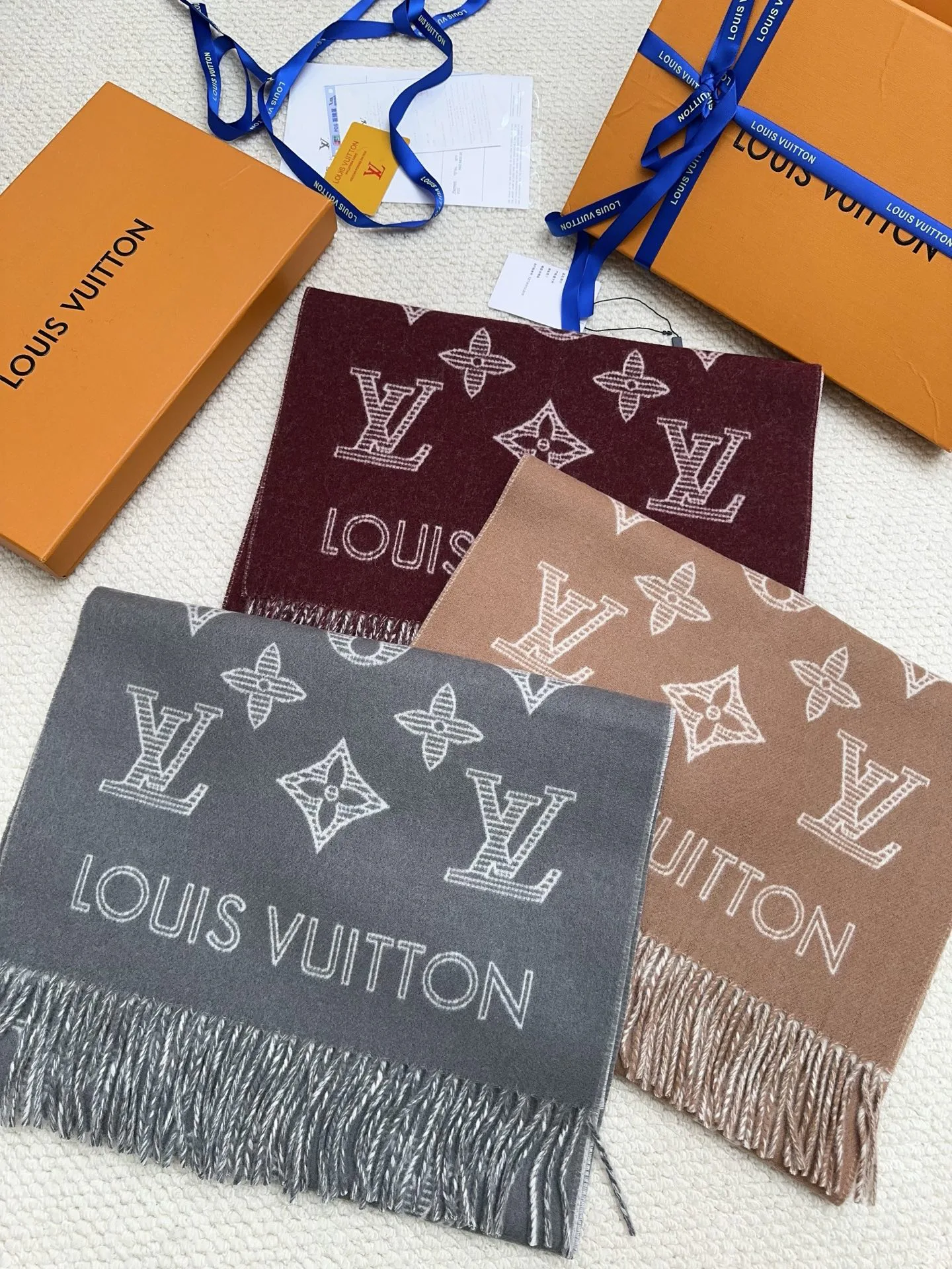 Scarves LOUIS VUITTON 18275093