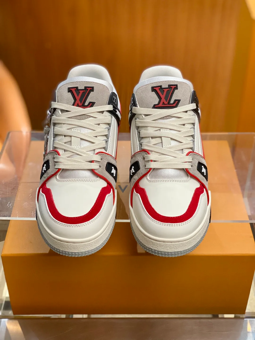 Men's Sneakers LOUIS VUITTON 18119328